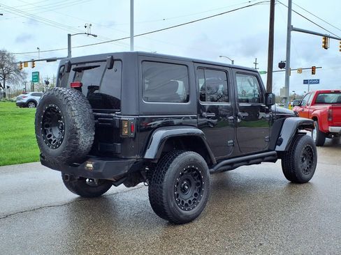 Used 2013 Jeep Wrangler Unlimited Sahara w/ Connectivity Group AWD/4WD image 5