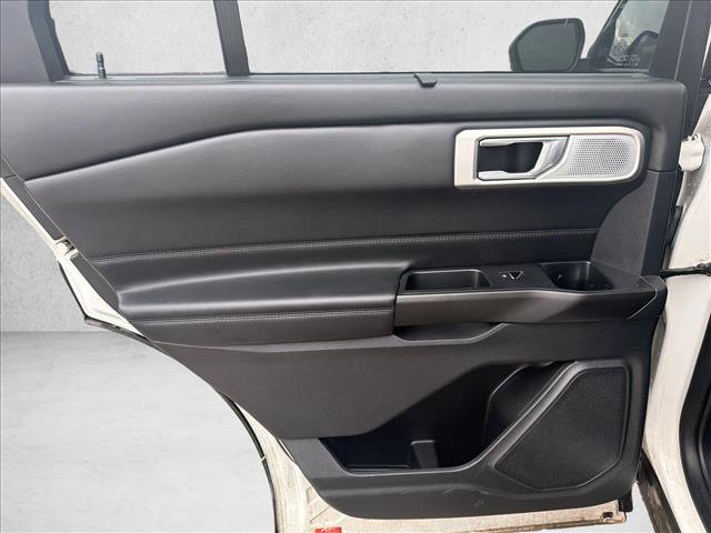 Used 2020 Ford Explorer Platinum w/ Premium Technology Package AWD/4WD image 18
