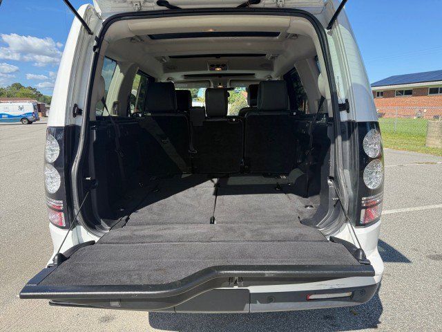 Used 2016 Land Rover LR4 HSE AWD/4WD image 18