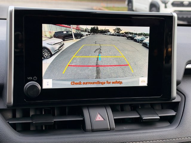 Used 2025 Toyota RAV4 XLE FWD image 24