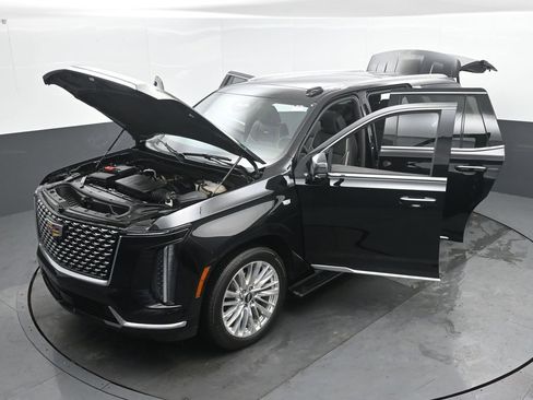 Used 2025 Cadillac Escalade Premium Luxury w/ Touring Package image 59