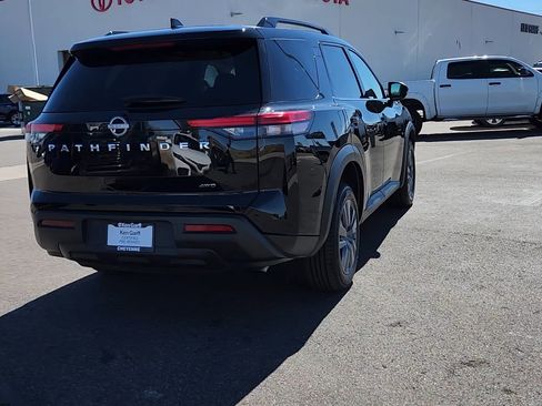 Used 2025 Nissan Pathfinder SV image 2