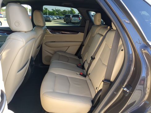 Used 2019 Cadillac XT5 Luxury image 16