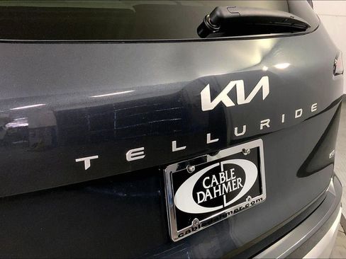 Used 2024 Kia Telluride SX Prestige w/ Towing Package AWD/4WD image 8