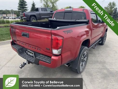 Used 2016 Toyota Tacoma TRD Sport AWD/4WD image 9