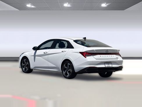 Used 2023 Hyundai Elantra Limited w/ Cargo Package FWD image 3
