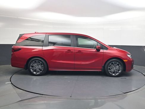 Used 2026 Honda Odyssey Touring image 3