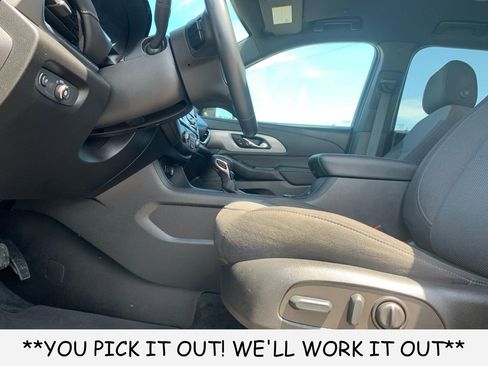 Used 2023 Chevrolet Traverse LT FWD image 22