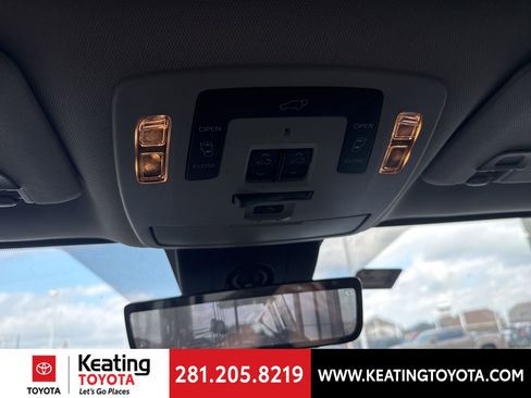 Used 2023 Toyota Sienna Limited image 16