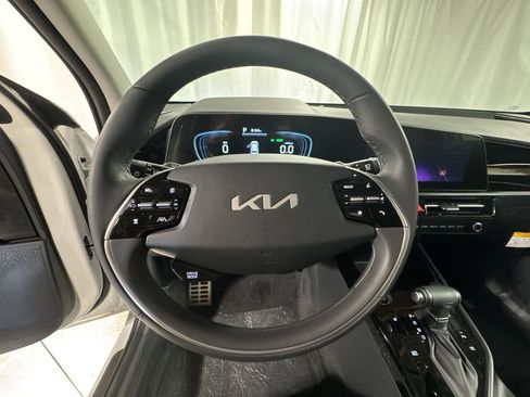 Certified 2025 Kia Niro EX Touring image 20