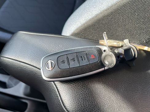 Used 2025 Nissan Versa SV image 21