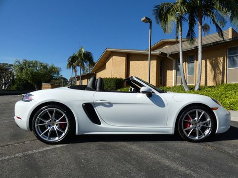 Used 2017 Porsche 718 Boxster S image 6