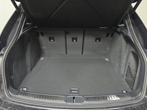 Certified 2025 Porsche Macan AWD/4WD image 25