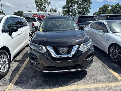 Used 2017 Nissan Rogue SL w/ SL Premium Package FWD image 3