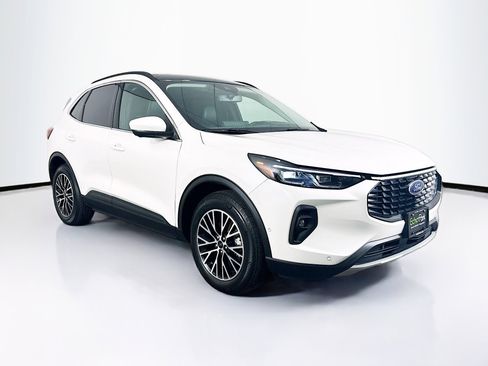 Used 2023 Ford Escape SE w/ PHEV Premium Package image 2