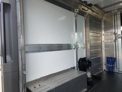 Used 2024 Chevrolet Brightdrop 400 w/ Commercial Equipment Package AWD/4WD image 15