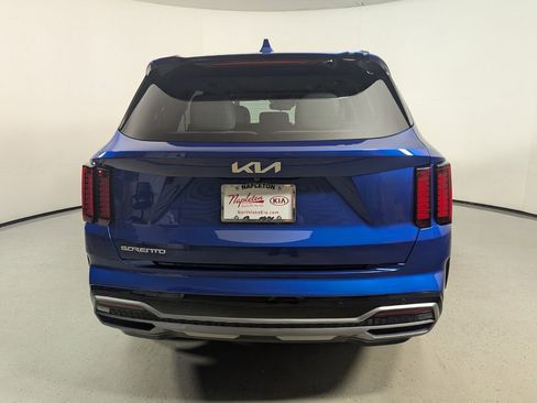Used 2023 Kia Sorento S w/ Panoramic Sunroof Package FWD image 6