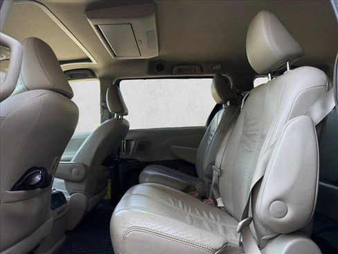 Used 2011 Toyota Sienna XLE w/ Premium Pkg FWD image 22
