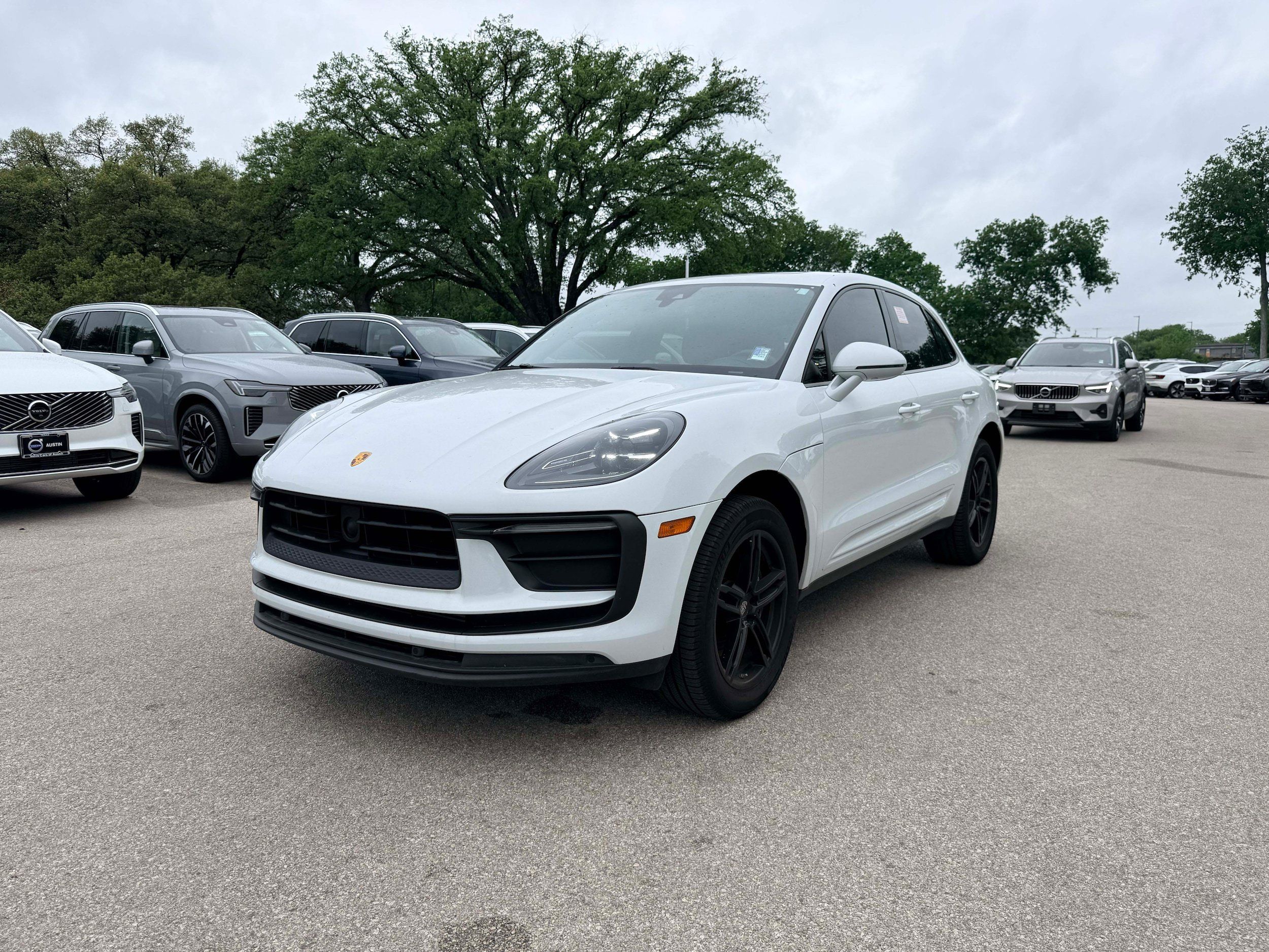 Used 2023 Porsche Macan AWD/4WD image 2