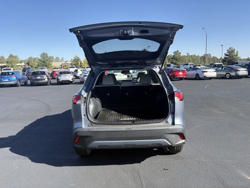 Used 2023 Toyota Corolla Cross LE AWD/4WD image 9