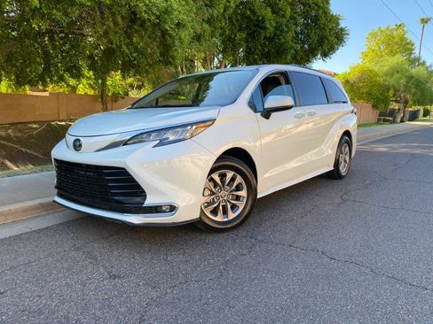 Used 2023 Toyota Sienna XLE image 72