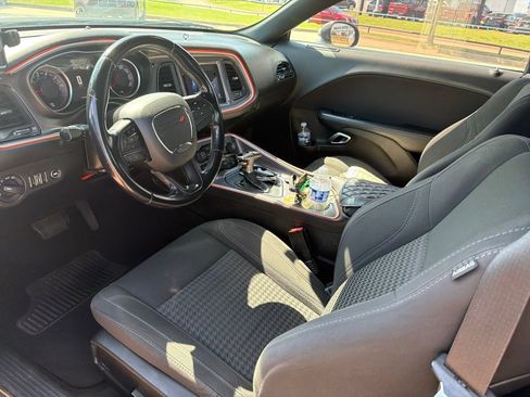 Used 2019 Dodge Challenger SXT RWD image 7
