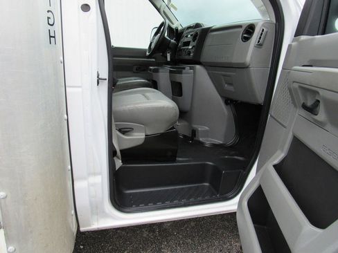 Used 2022 Ford E-350 and Econoline 350 Super Duty RWD image 13