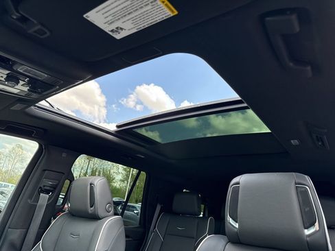 Used 2025 Cadillac Escalade Sport AWD/4WD image 10