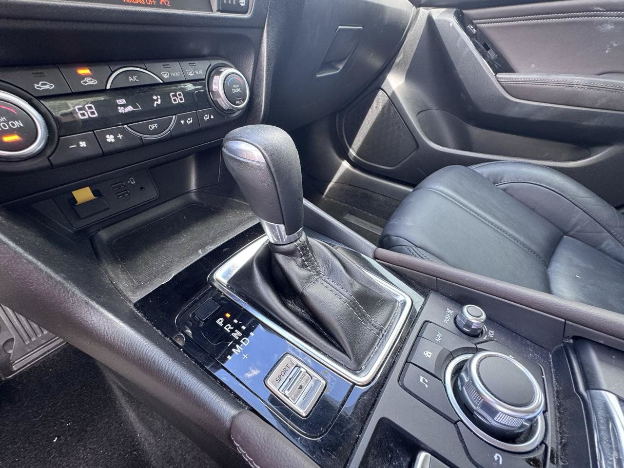 Used 2018 MAZDA MAZDA3 Touring FWD image 24