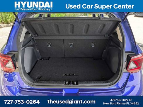Certified 2025 Hyundai Venue SE FWD image 12
