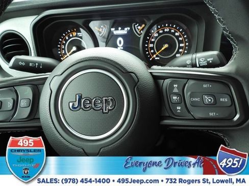 New 2025 Jeep Gladiator Sport image 19