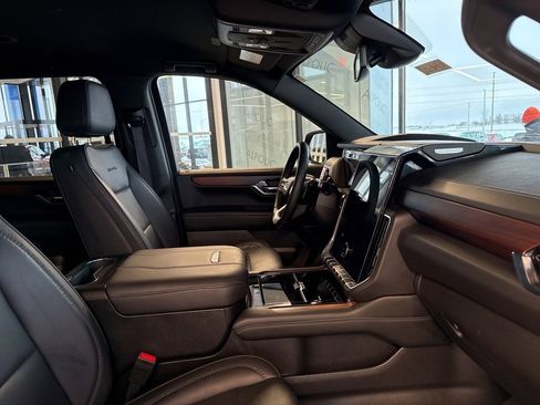 Used 2025 GMC Yukon XL Denali image 22