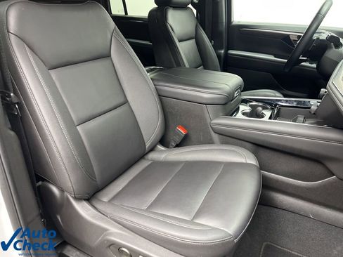 Used 2025 Chevrolet Suburban Z71 AWD/4WD image 24