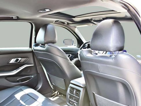 Used 2020 BMW 330i Sedan w/ Driving Assistance Package RWD image 26