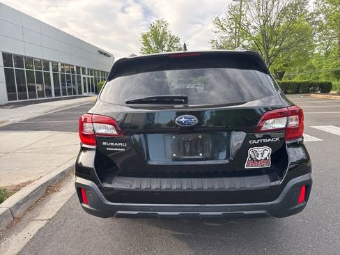 Used 2018 Subaru Outback 2.5i Touring image 6
