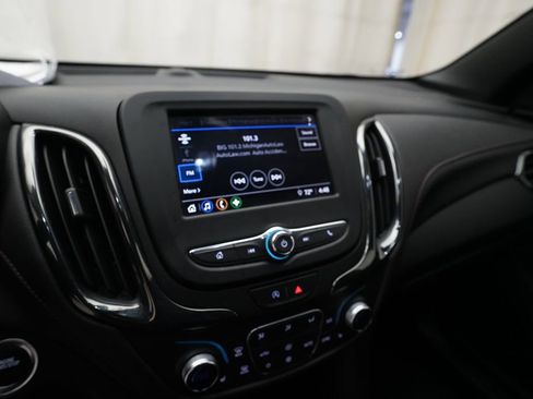 Used 2023 Chevrolet Equinox RS image 6