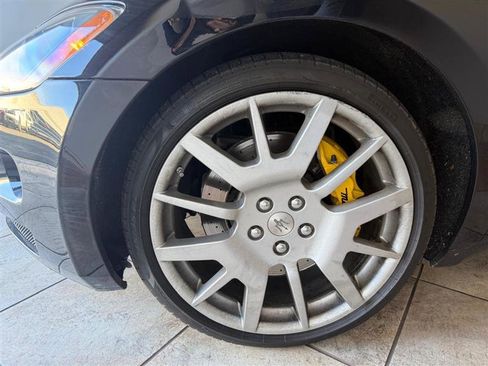 Used 2010 Maserati GranTurismo Convertible image 11