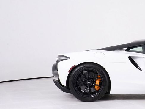 Used 2023 McLaren Artura RWD image 12
