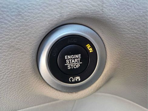 Used 2023 Chrysler Pacifica Touring-L FWD image 22