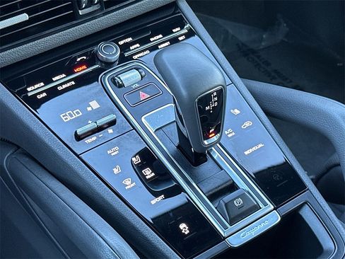 Used 2023 Porsche Cayenne Platinum Edition image 30