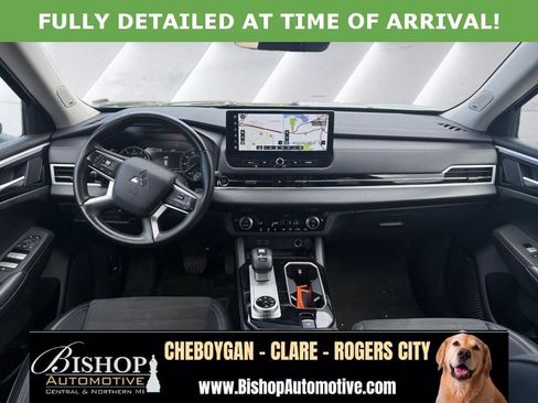 Used 2025 Mitsubishi Outlander AWD image 6
