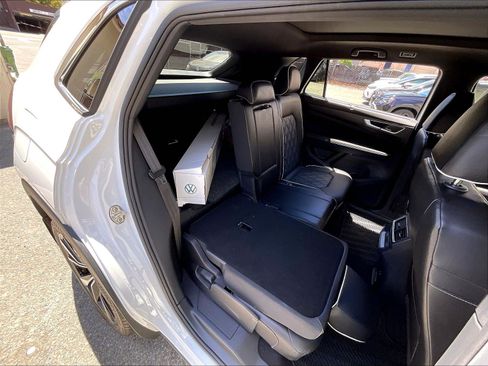 Certified 2024 Volkswagen Atlas Cross Sport SEL Premium R-Line AWD/4WD image 26