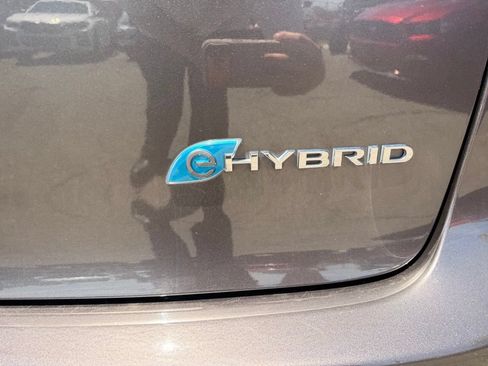 Used 2022 Chrysler Pacifica Touring-L w/ Uconnect Theater Family Group FWD image 7