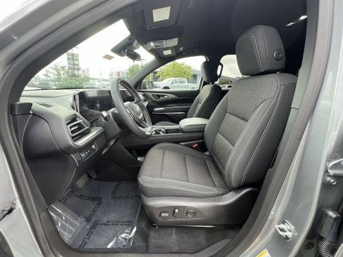 Used 2026 Chevrolet Traverse LT image 18