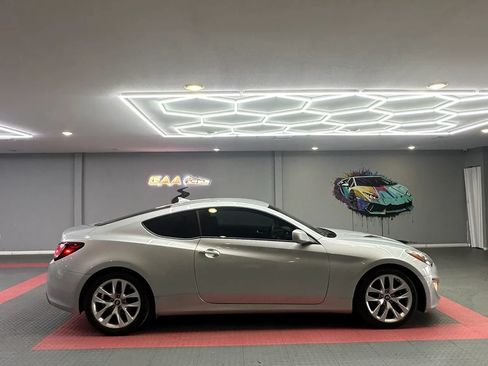 Used 2014 Hyundai Genesis 2.0T RWD image 7