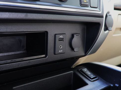Used 2017 Nissan Titan SL RWD image 49