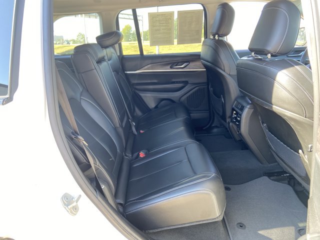 Used 2023 Jeep Grand Cherokee Limited AWD/4WD image 10