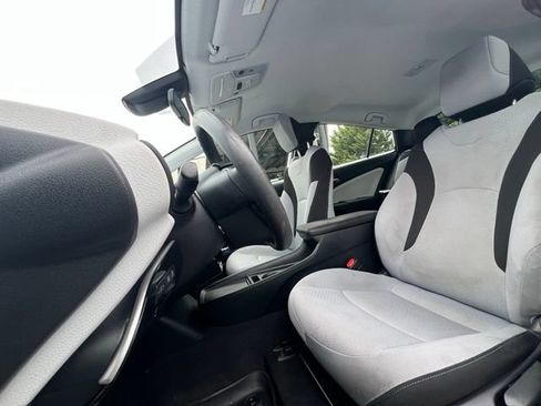 Used 2020 Toyota Prius LE AWD/4WD image 16