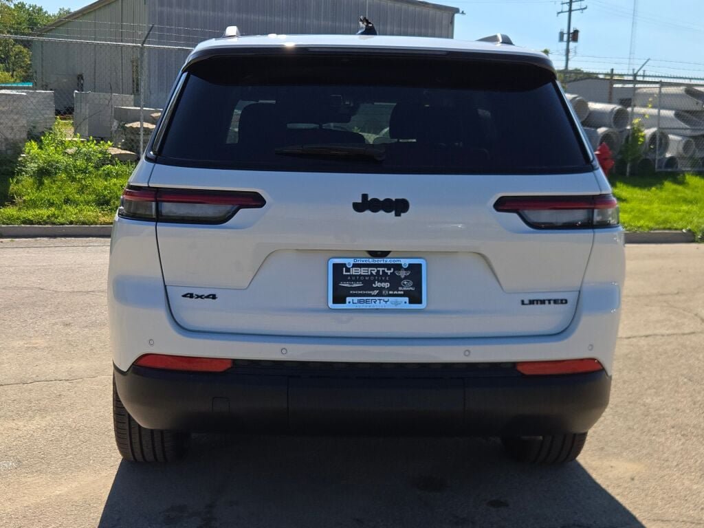 Certified 2025 Jeep Grand Cherokee L Limited w/ Black Appearance Package AWD/4WD image 18