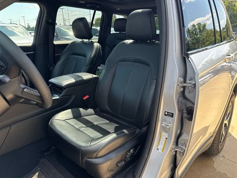 Used 2025 Jeep Grand Cherokee Limited AWD/4WD image 5